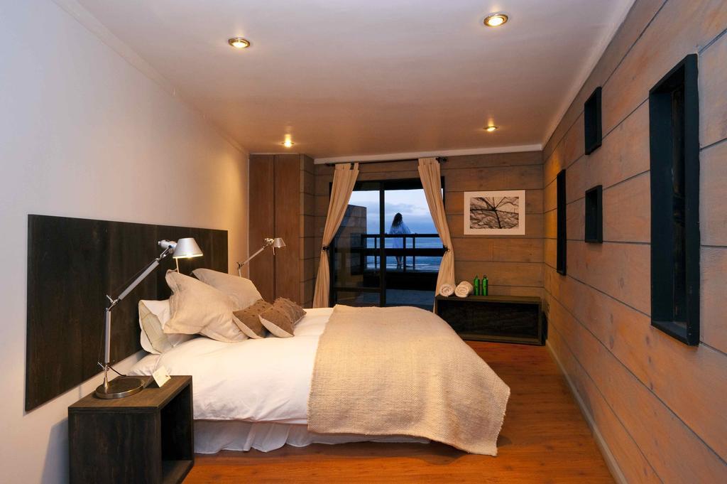 Hotel Crusoe Island 4*