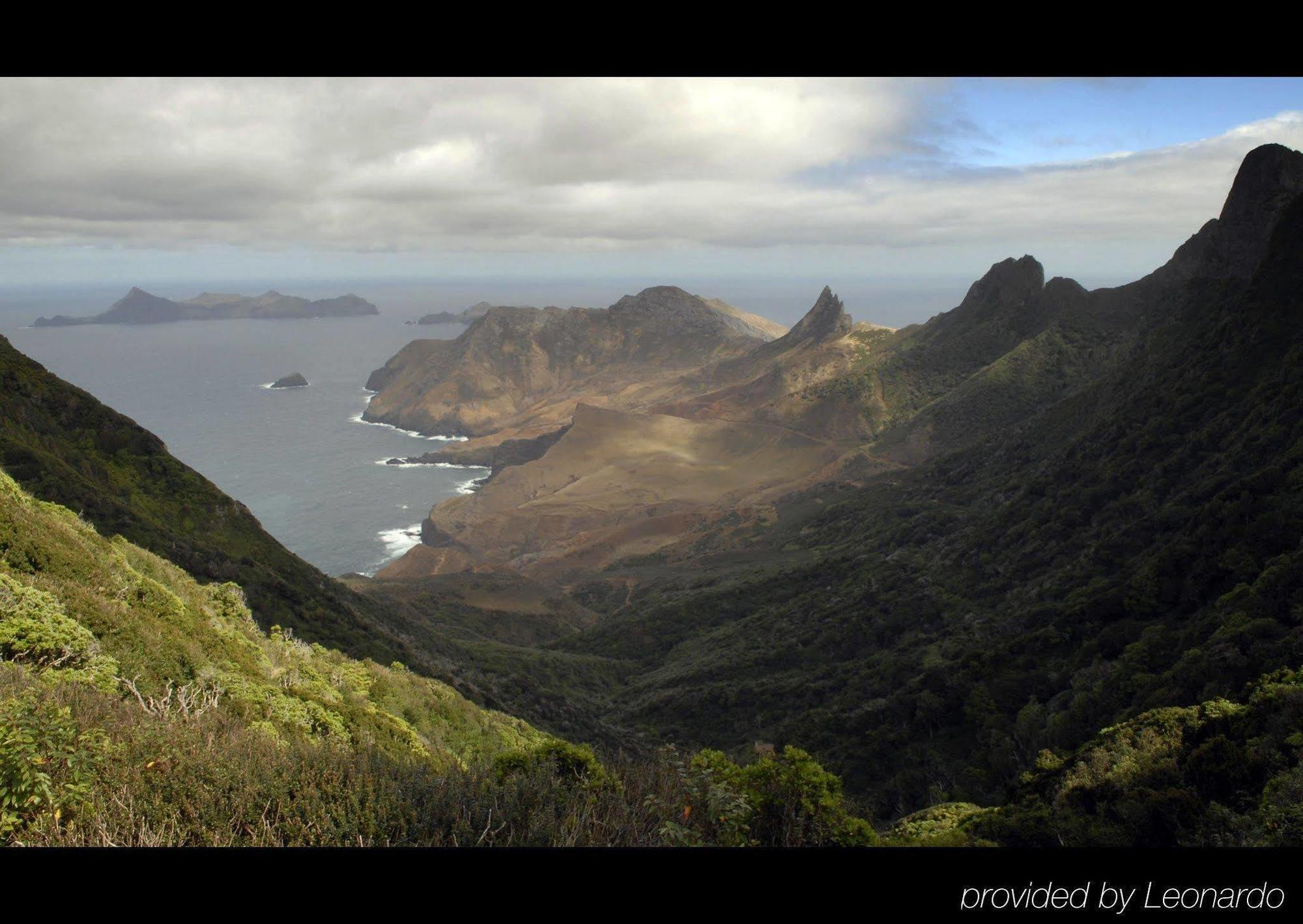 Crusoe Island Hotel